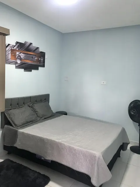 Quarto Duplo 01 com cama de casal e ventilador