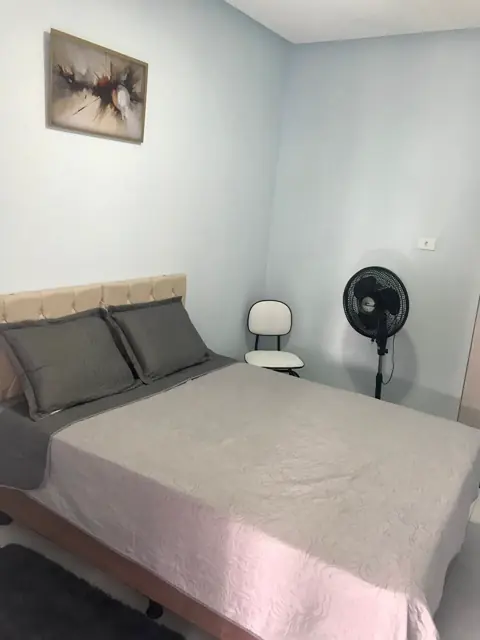 Quarto Duplo 02 com cama de casal e ventilador