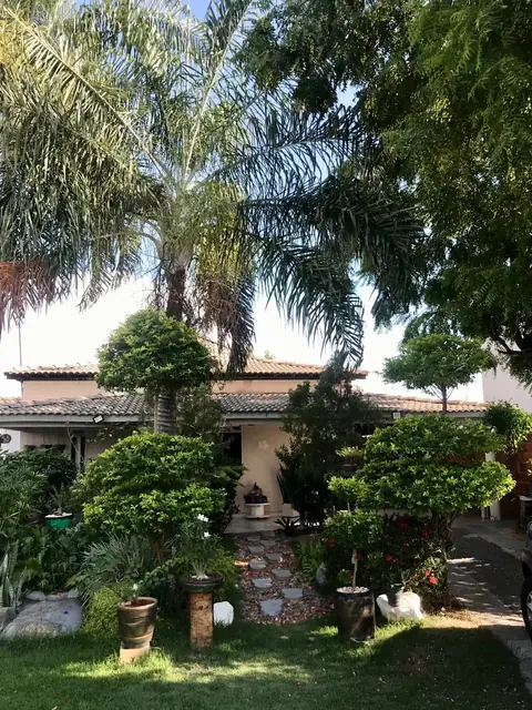 Jardim frontal e fachada do Rancho Pérola Negra